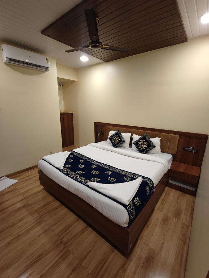 Hotel Starlit ナビムンバイ エクステリア 写真