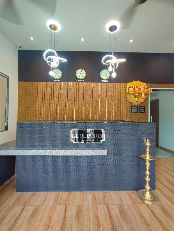 Hotel Starlit ナビムンバイ エクステリア 写真